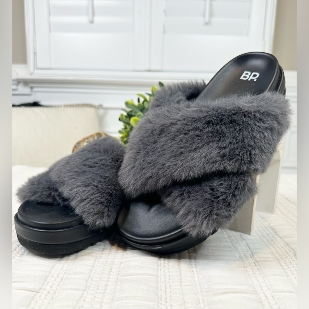 BP Women’s Criss Cross Faux Fur Slide Slippers in Gray Size 7 NWOT